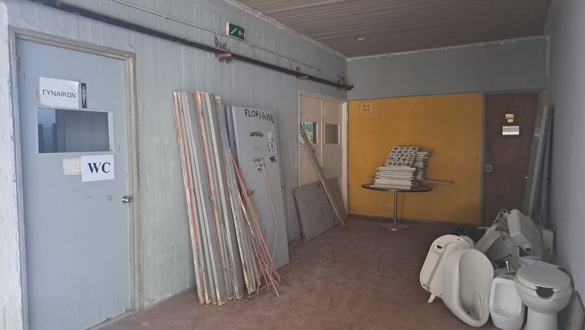 ΞΕΚΙΝΗΣΑΝ ΟΙ ΕΡΓΑΣΙΕΣ ΡΙΖΙΚΗΣ ΑΝΑΚΑΙΝΙΣΗΣ ΤΩΝ ΧΩΡΩΝ ΥΓΙΕΙΝΗΣ ΤΩΝ ΦΟΙΤΗΤΩΝ ΣΤΟ ΚΤΗΡΙΟ ΤΗΣ ΘΕΟΛΟΓΙΚΗΣ ΣΧΟΛΗΣ ΤΟΥ Ε.Κ.Π.Α.