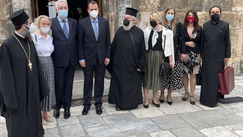 ΕΠΙΣΚΕΨΗ ΤΟΥ ΠΡΩΘΥΠΟΥΡΓΟΥ ΤΟΥ ΜΑΥΡΟΒΟΥΝΙΟΥ ΣΤΟΝ ΠΑΝΕΠΙΣΤΗΜΙΑΚΟ ΙΕΡΟ ΝΑΟ ΕΙΣΟΔΙΩΝ ΤΗΣ ΘΕΟΤΟΚΟΥ (ΚΑΠΝΙΚΑΡΕΑ)