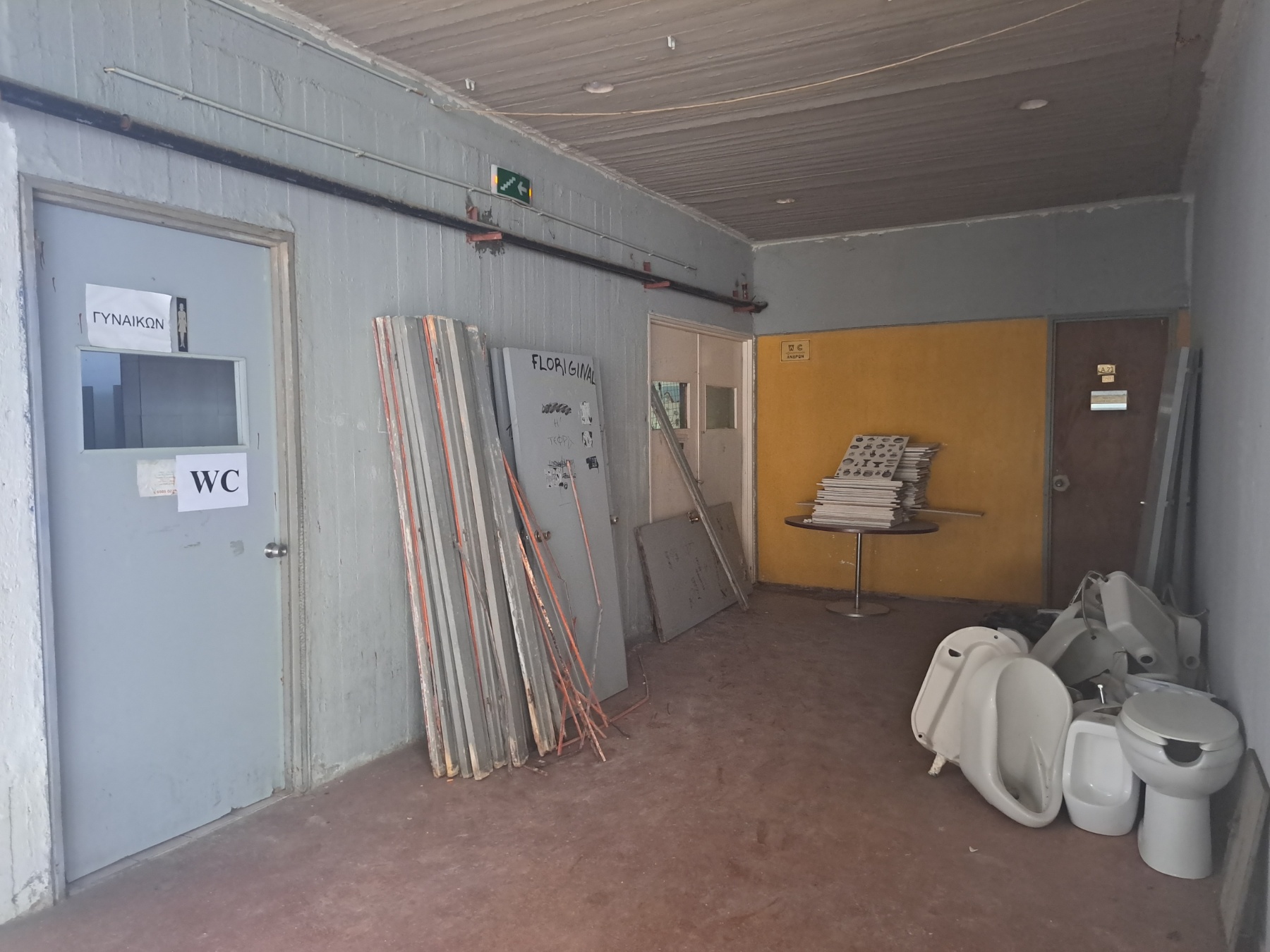 ΞΕΚΙΝΗΣΑΝ ΟΙ ΕΡΓΑΣΙΕΣ ΡΙΖΙΚΗΣ ΑΝΑΚΑΙΝΙΣΗΣ ΤΩΝ ΧΩΡΩΝ ΥΓΙΕΙΝΗΣ ΤΩΝ ΦΟΙΤΗΤΩΝ ΣΤΟ ΚΤΗΡΙΟ ΤΗΣ ΘΕΟΛΟΓΙΚΗΣ ΣΧΟΛΗΣ ΤΟΥ Ε.Κ.Π.Α.